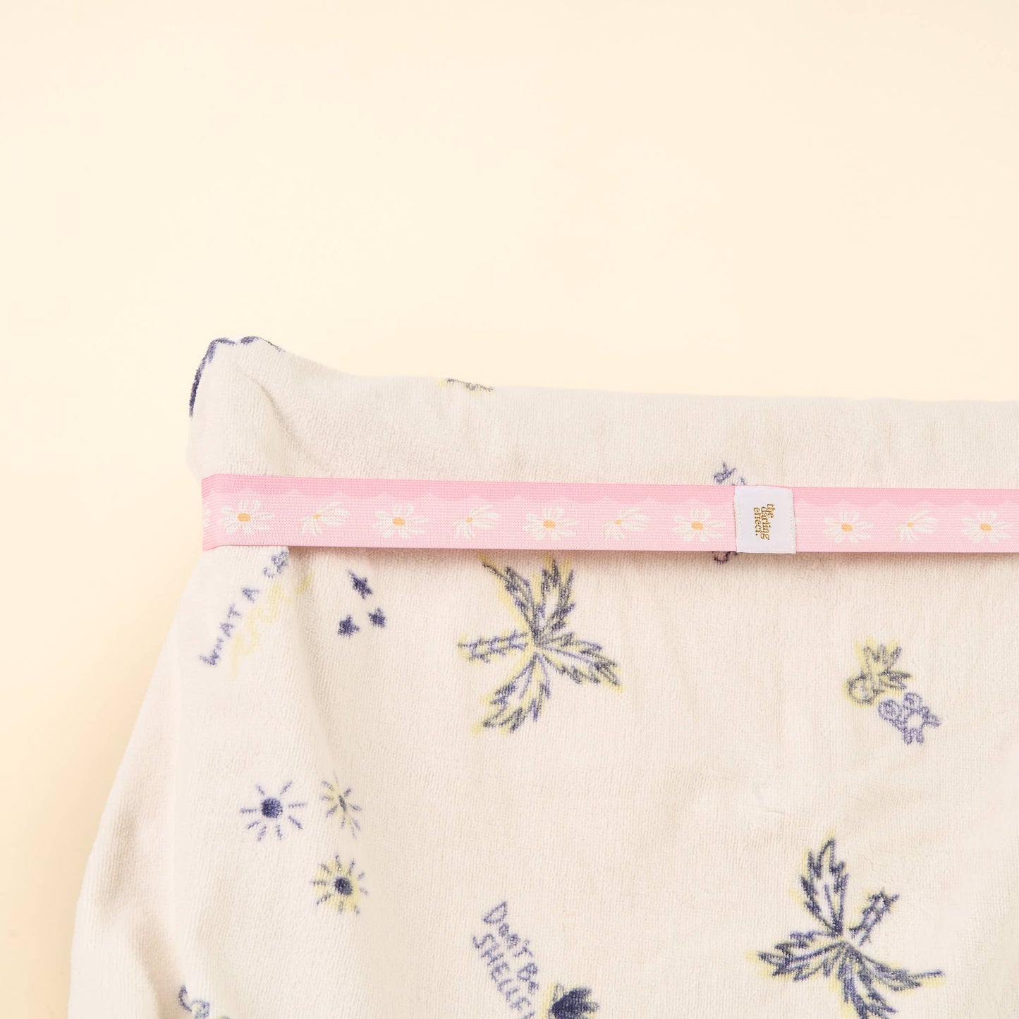 Stay-Put Towel Band-Scalloped Floral Pink